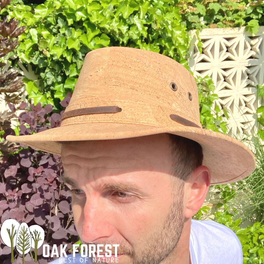 chapeau beret - béret - béret femme - béret homme - béret vegan - béret vegan homme - béret français - bérets - béret chapeau - chapeau beret homme - casquette homme - béret liège - beret liege - béret en liege - beret en liege - casquettes bérets homme - béret cuir végétal - beret femme cuir végétal - cuir vegetal - bonnet béret - casquette vegan - chapeau en liège - chapeau marron homme - chapeau Indiana Jones