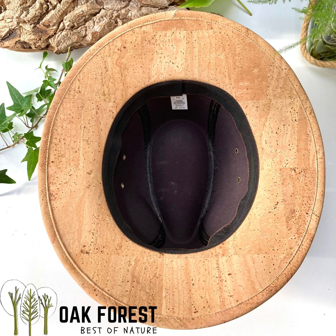 chapeau beret - béret - béret femme - béret homme - béret vegan - béret vegan homme - béret français - bérets - béret chapeau - chapeau beret homme - casquette homme - béret liège - beret liege - béret en liege - beret en liege - casquettes bérets homme - béret cuir végétal - beret femme cuir végétal - cuir vegetal - bonnet béret - casquette vegan - chapeau en liège - chapeau marron homme - chapeau Indiana Jones - chapeau Panama homme vegan - chapeau panama liege portugal