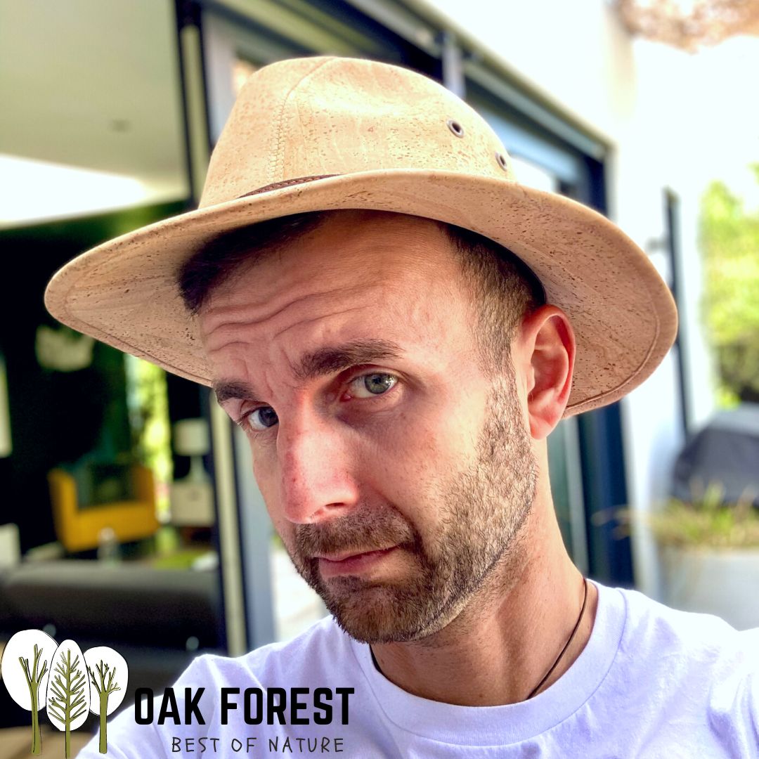 chapeau beret - béret - béret femme - béret homme - béret vegan - béret vegan homme - béret français - bérets - béret chapeau - chapeau beret homme - casquette homme - béret liège - beret liege - béret en liege - beret en liege - casquettes bérets homme - béret cuir végétal - beret femme cuir végétal - cuir vegetal - bonnet béret - casquette vegan - chapeau en liège - chapeau marron homme - chapeau Indiana Jones - chapeau Panama homme vegan - chapeau panama liege portugal