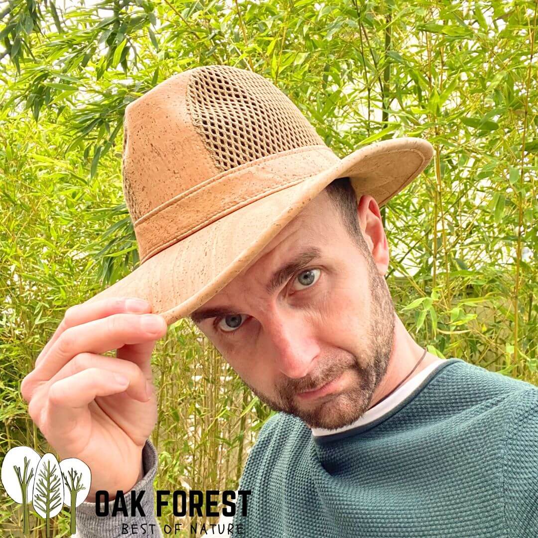 chapeau beret - béret - béret femme - béret homme - béret vegan - béret vegan homme - béret français - bérets - béret chapeau - chapeau beret homme - casquette homme - béret liège - beret liege - béret en liege - beret en liege - casquettes bérets homme - béret cuir végétal - beret femme cuir végétal - cuir vegetal - bonnet béret - casquette vegan - chapeau en liège - chapeau marron homme - chapeau Indiana Jones