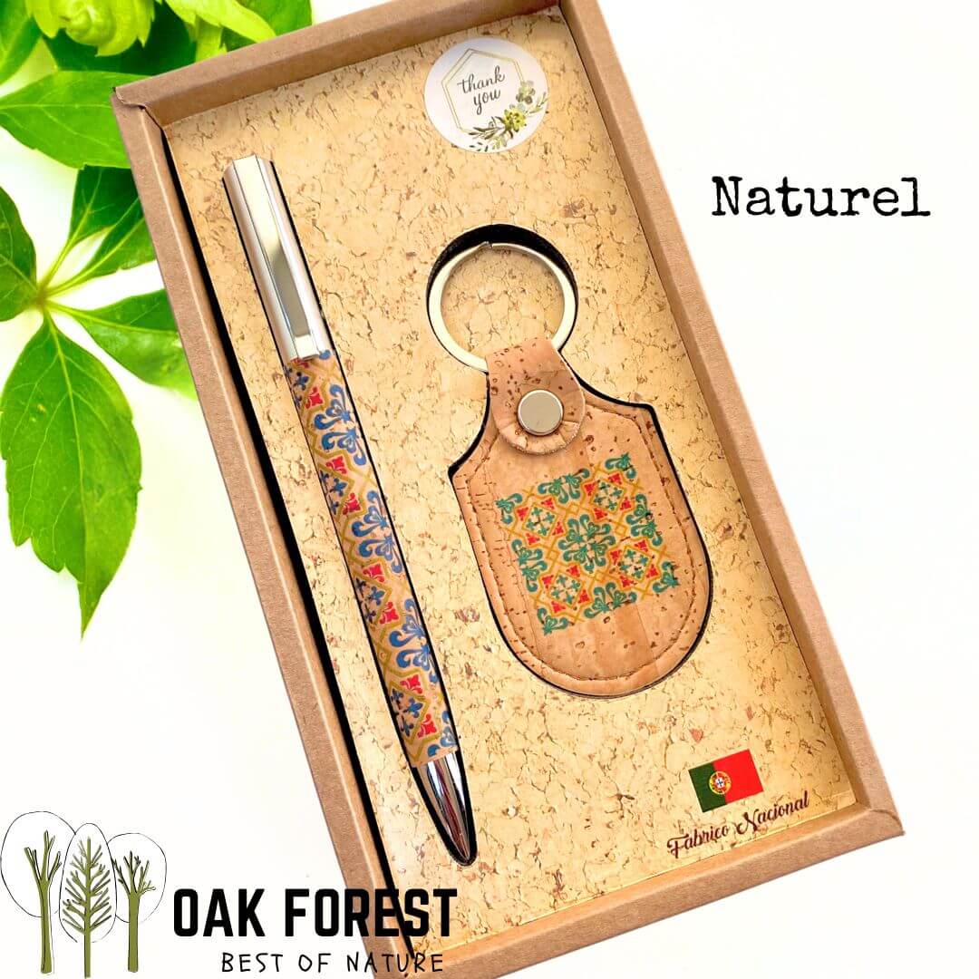 idée cadeau - coffret stylo et porte clé vegan en liège - stylo portugal - stylo original - plaisir d'offrir - artisanat portugal - cadeau vegan en liege - idée cadeau bureau - petit cadeau pas cher