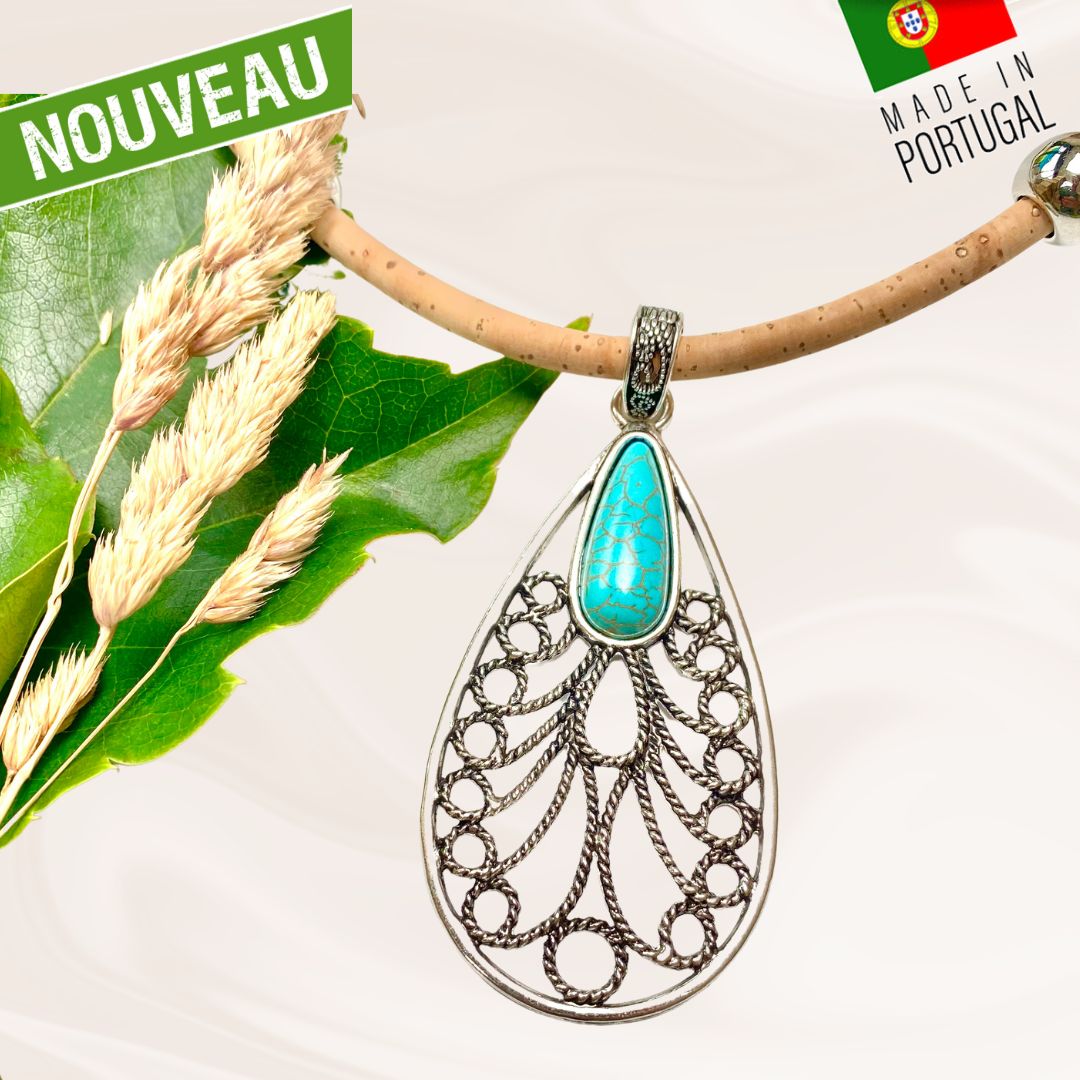 Détail du pendentif en forme de goutte avec pierre turquoise fantaisiefemme - collier turquoise femme