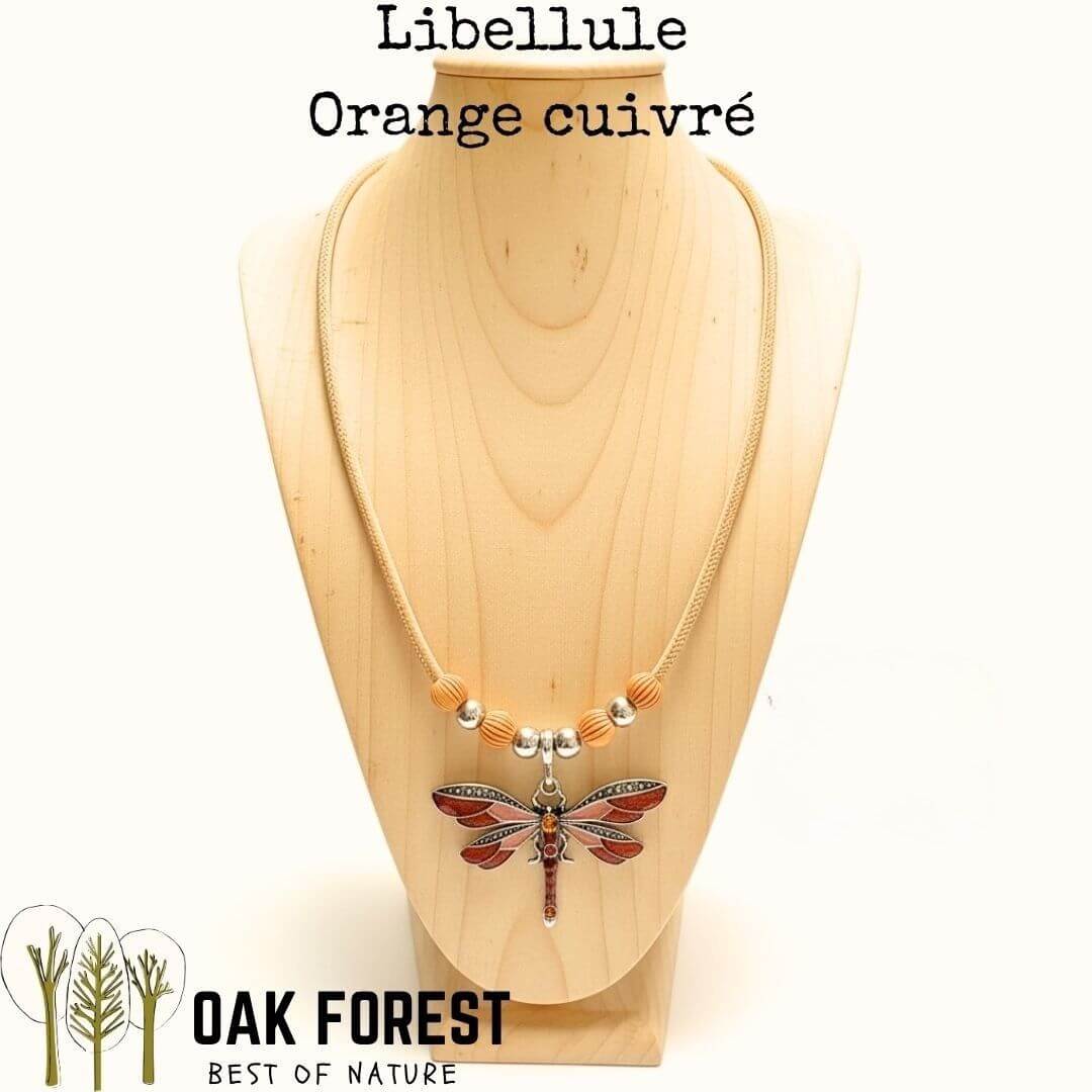 Collier en liège Libellule Color orange cuivré sur buste, pendentif libellule émaillé sur cordon liège