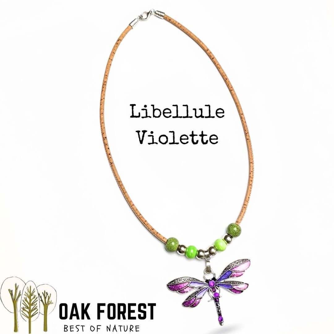 Collier en liège Libellule Color violet, pendentif libellule émaillé violet et rose sur cordon liège avec perles vertes