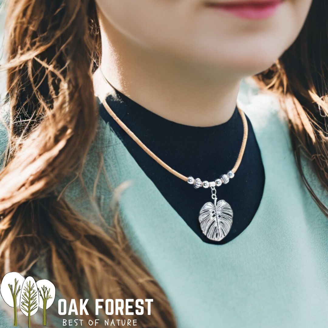 collier en liège - collier en liege - collier liège - collier liege - collier bois- Mandala- collier fantaisie - collier pas cher - idée cadeau noël - idée cadeaux Noel - pendentif - collier coeur - collier vegan - collier femme vegan - collier femme palmier - collier femme feuille portugal
