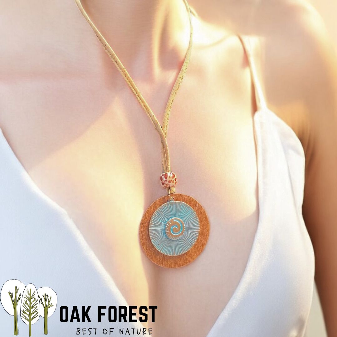 collier en liège - collier en liege - collier liège - collier liege - collier bois- Mandala- collier fantaisie - collier pas cher - idée cadeau noël - idée cadeaux Noel - pendentif - collier coeur - collier vegan - collier femme vegan - collier femme palmier - collier femme feuille portugal - collier bleu femme - collier soleil femme - collier turquoise femme