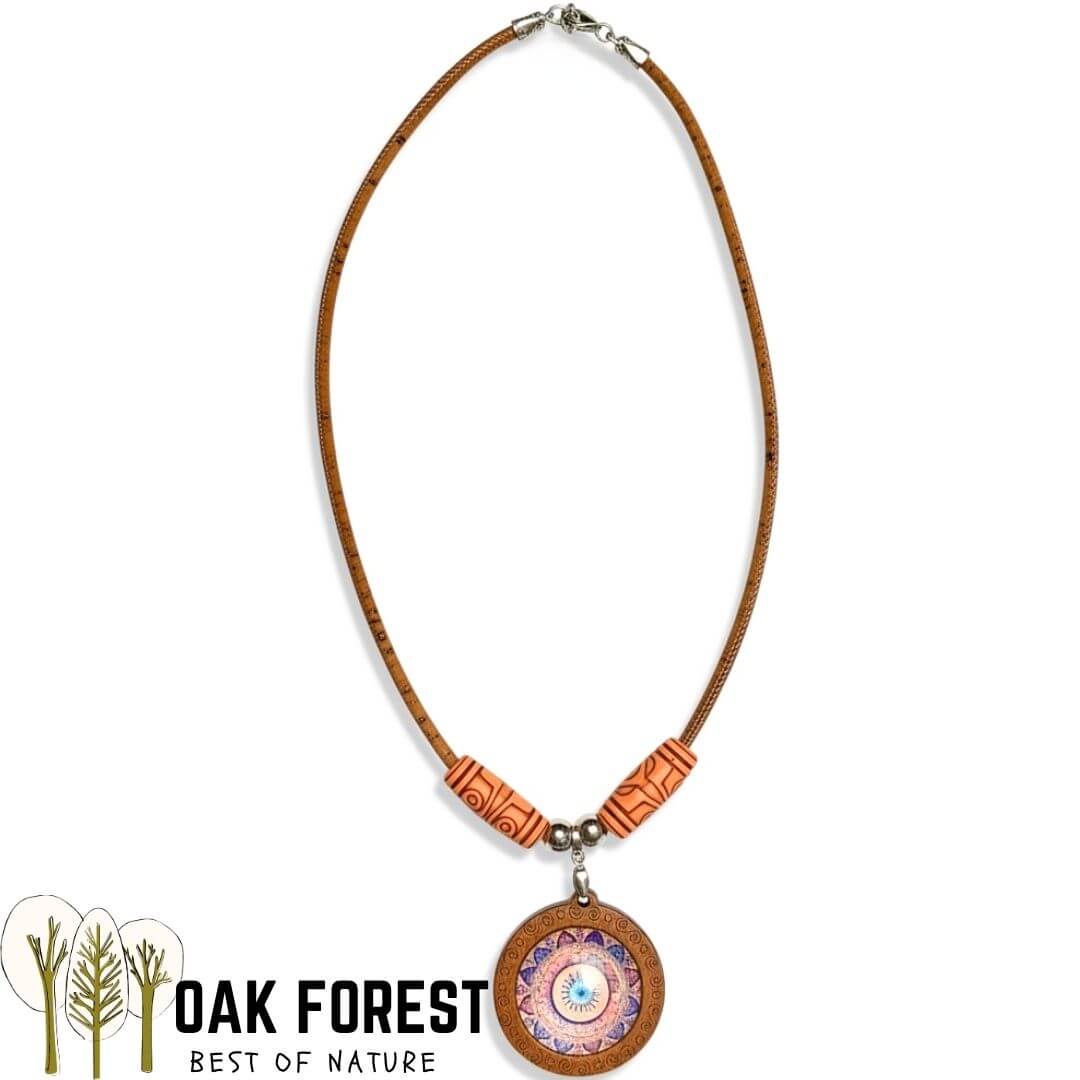 Collier femme Spirit, cordon en liège 50 cm avec perles sculptées et pendentif en bois mandala rose poudré et violet
