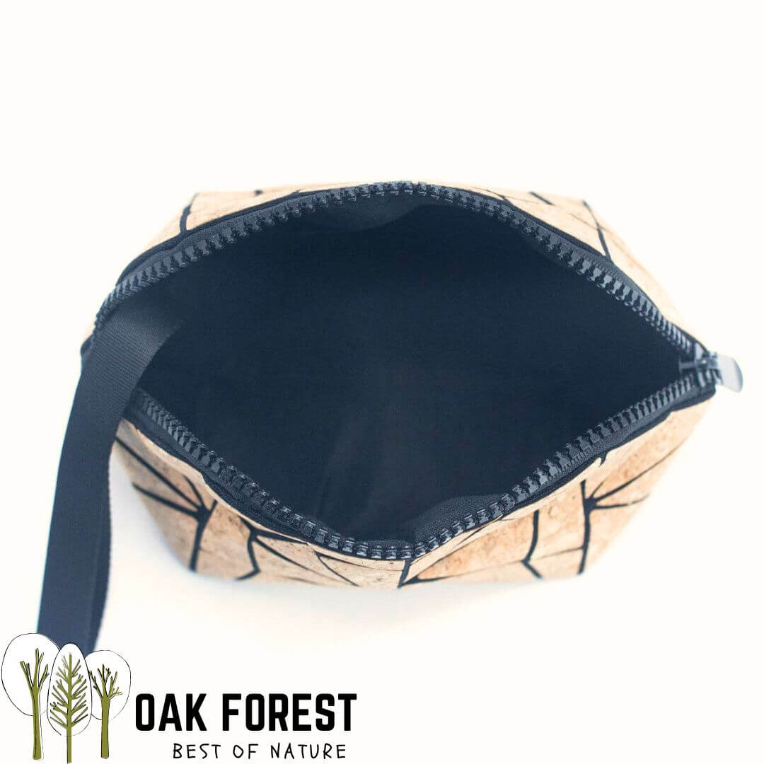 trousse de rangement - trousse à maquillage - trousse écolier - pochette femme moderne - pochette liege vegan - pochette en liège - pochette ne liege portugal - pochette de rangement polyvalente - pochette origami - pochette naturelle en cuir végétal - idée cadeau femme vegan - pochette noire de rangement - porte monnaie vegan en liege - porte monnaie - trousse de voyage -