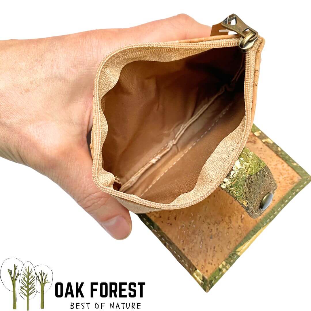 porte monnaie dépliant vegan - porte monnaie femme vegan - porte monnaie homme vegan - porte monnaie compact - portefeuille compact vegan - portefeuille kaki liege - portefeuille liège vegan - portefeuille homme vegan bleu - portefeuille pas cher vegan - portefeuille de poche vegan - petit portefeuille pratique - portefeuille artisanal en liège - portefeuille idée cadeau - fête des mères - fêtes des pères