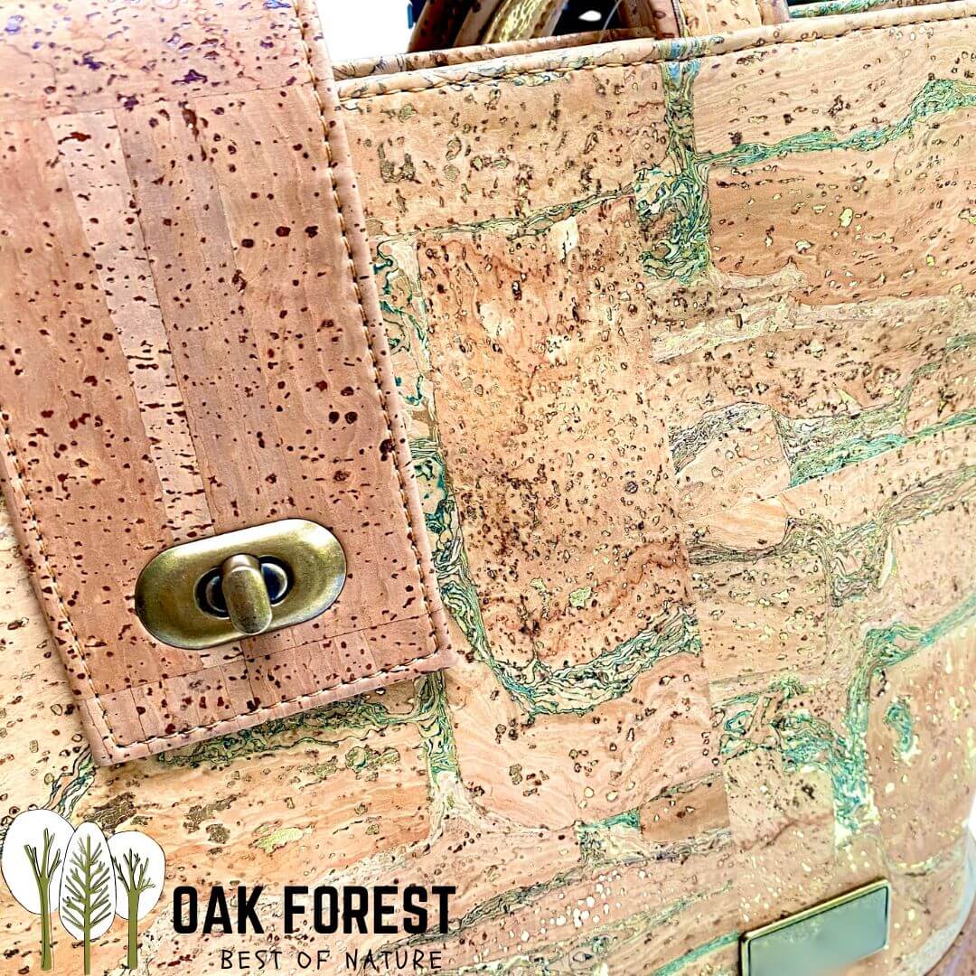 sac en liège portugal - mode durable - sac à main liege design - sac léger - sac matériau renouvelable - alternative cuir vegan - liège durable - liege écologique - sac femme écologique - sac femme naturel - sac en liège - sac en bois écologique - sac durable femme moderne - sac porté épaule