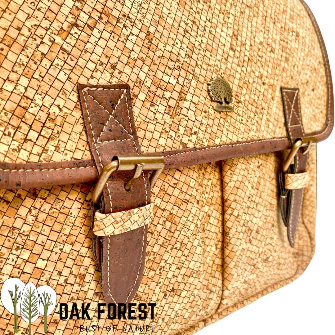 sac cartable homme vegan - sac bandouliere homme vegan liège - sac liège vegan - cartable vegan en liège Portugal - sac léger en liège - sac cuir végétal femme - cartable femme vegan - besace en liege vegan - besace homme camel - sac camel en liege vegan - sac made in France - sac homme made in France - sac Montado - sac liege Montado - Montado