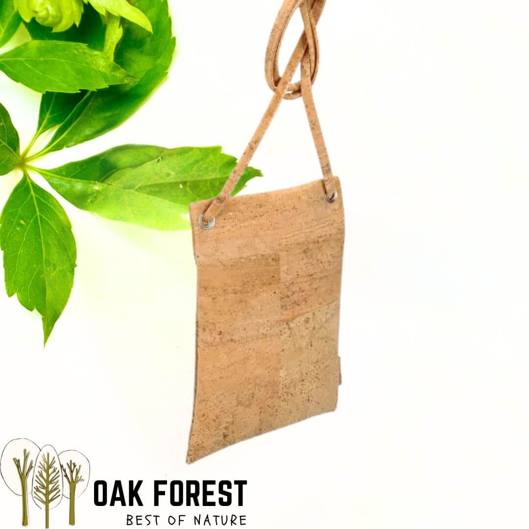 pochette vegan en liege - sac bandouliere liege - sac femme vegan - sac bandoulière en liège - sac liege portugal - pochette légère en liege - pochette cuir végétal - sac bandouliere femme vegan - petit sac léger - petit sac végétal - cuir vegan - pochette en liège