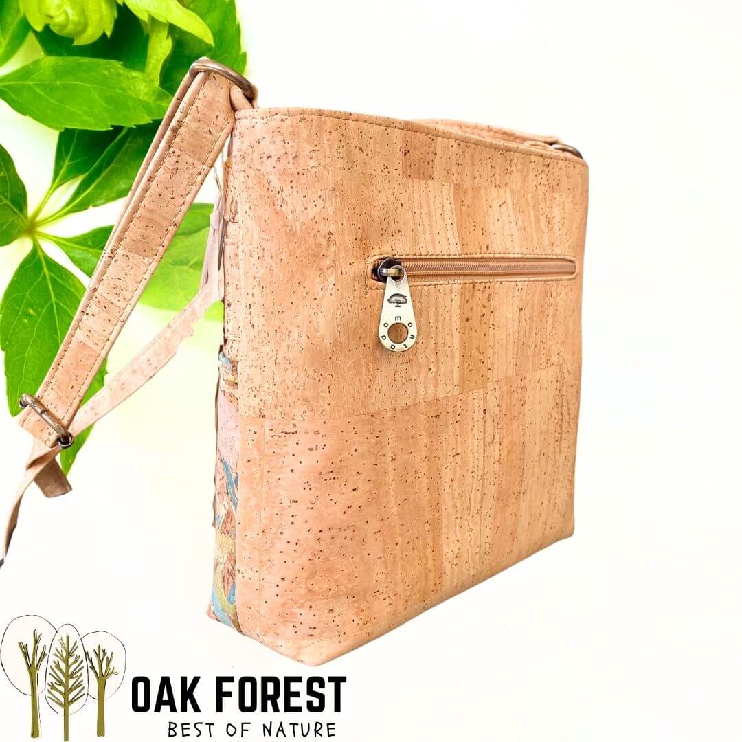 sac en liège - sac bandoulière en liège - sac femme - sac a main femme - sac vegan - sac végétal sac végétarien - sac cuir végétal - sac Portugal sac pas cher - sac tendance - sac en liège France - sac vegan femme - sac léger et pratique - sac naturel - sac artisanal - manga - sac manga - sac camel - petit sac pratique - sac fille - idée cadeau vegan