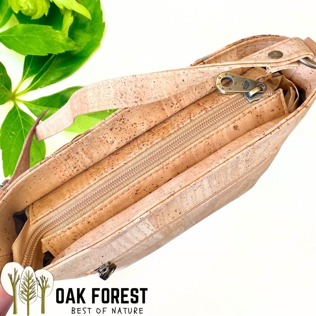 sac en liège - sac bandoulière en liège - sac femme - sac a main femme - sac vegan - sac végétal sac végétarien - sac cuir végétal - sac Portugal sac pas cher - sac tendance - sac en liège France - sac vegan femme - sac léger et pratique - sac naturel - sac artisanal - manga - sac manga - sac camel - petit sac pratique - sac fille - idée cadeau vegan