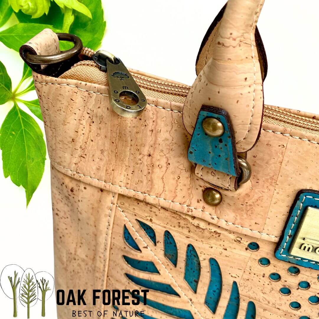 sac cartable homme vegan - sac bandouliere homme vegan liège - sac liège vegan - cartable vegan en liège Portugal - sac léger en liège - sac cuir végétal femme - cartable femme vegan - besace en liege vegan - besace homme camel - sac camel en liege vegan - sac made in France - sac homme made in France - sac Montado - sac liege Montado - Montado