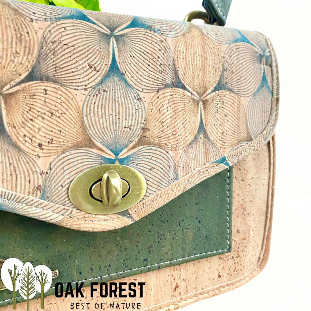 sac en liège - sac en liege - sac bandoulière en liège - sac bandouliere en liege - sac à main liège - sac bandoulière femme - sac origami - sac original - sac vegan - sac cuir végétal - sac bandoulière pas cher - sac bandoulière petit prix- sac naturel - petit sac fille - sac pratique - sac géométrique-sac à main en liège - sac bleu marine femme vegan