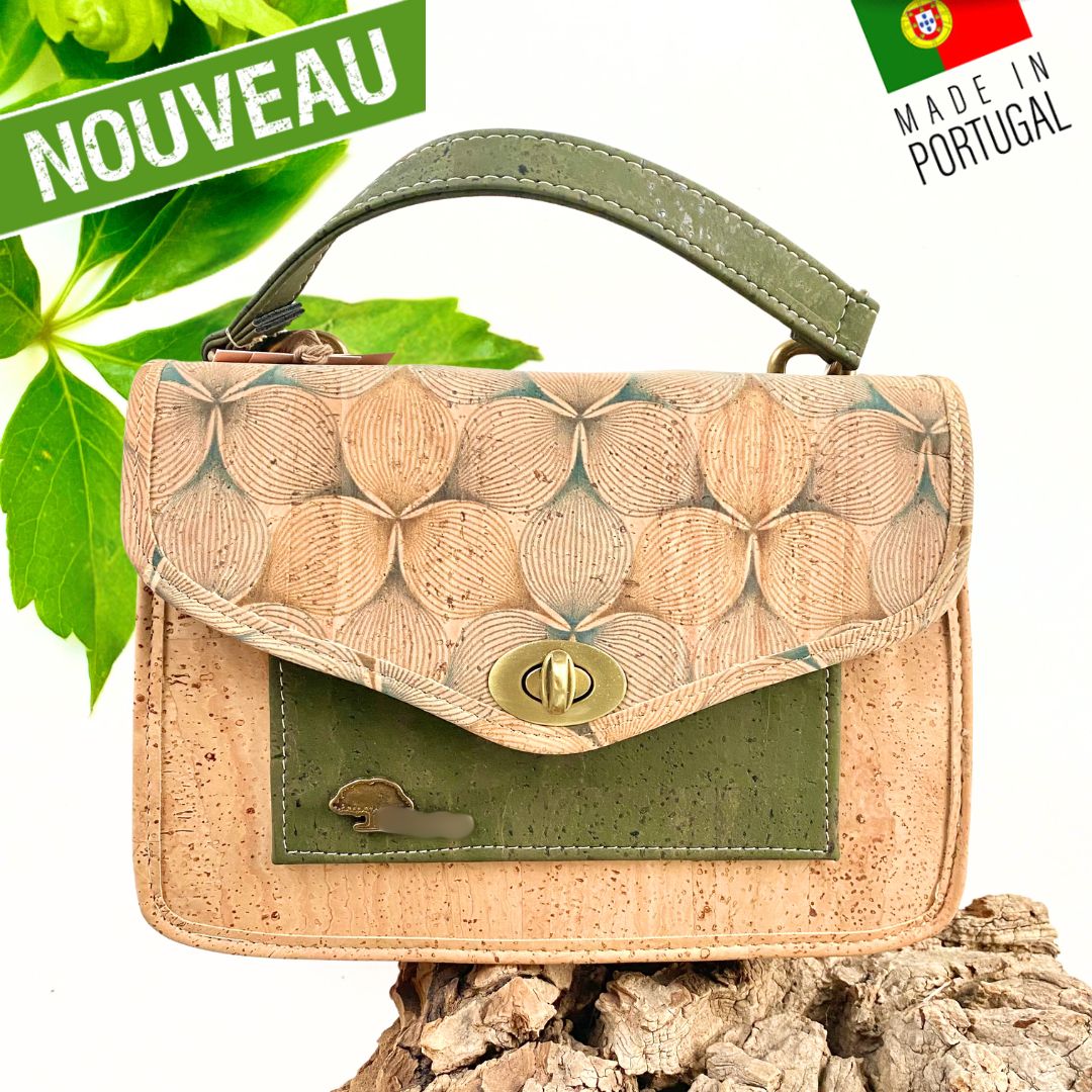 sac en liège - sac en liege - sac bandoulière en liège - sac bandouliere en liege - sac à main liège - sac bandoulière femme - sac origami - sac original - sac vegan - sac cuir végétal - sac bandoulière pas cher - sac bandoulière petit prix- sac naturel - petit sac fille - sac pratique - sac géométrique-sac à main en liège - sac bleu marine femme vegan