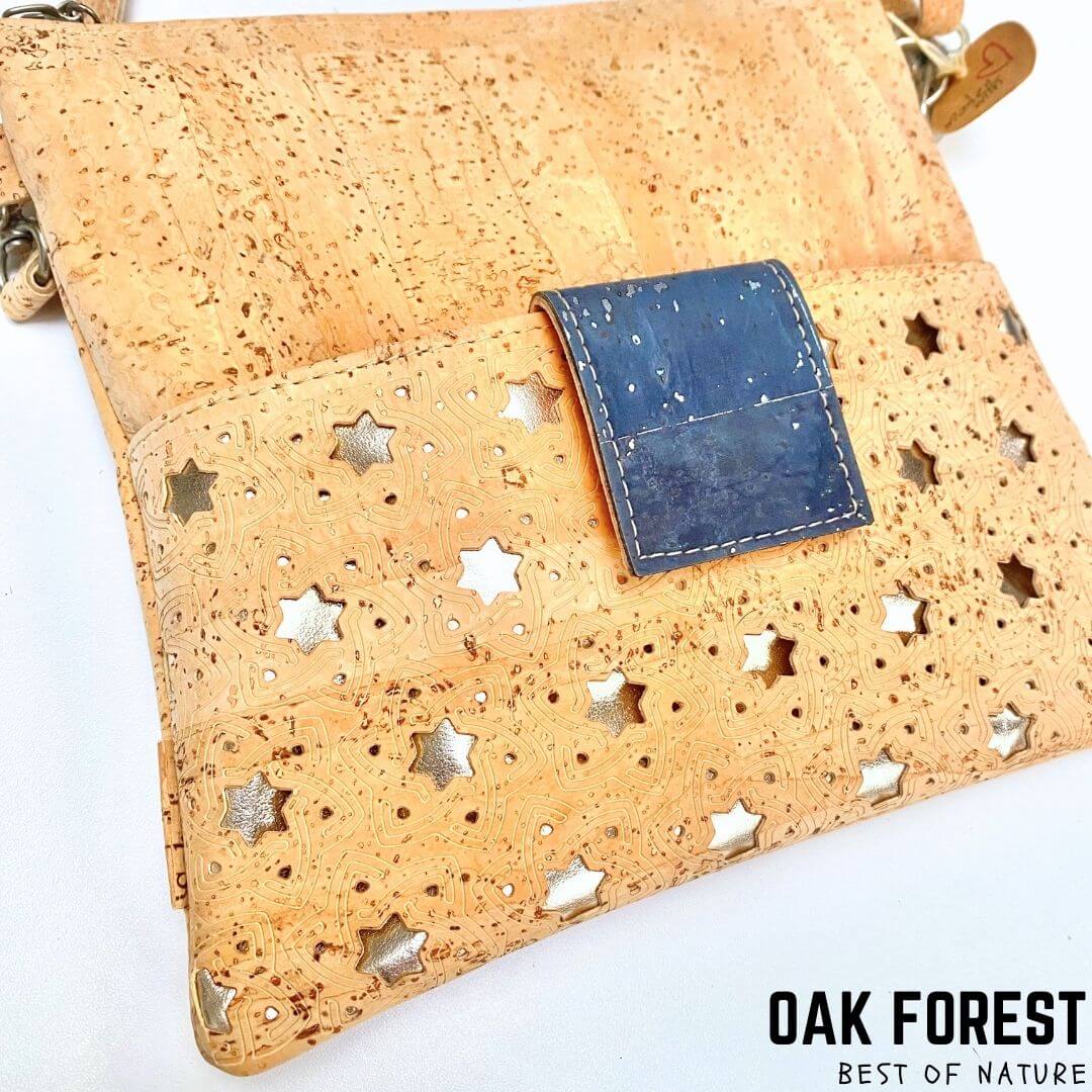 sac en liège - sac bandoulière en liège - sac femme - sac a main femme - sac vegan - sac végétal sac végétarien - sac cuir végétal - sac Portugal sac pas cher - sac tendance - sac en liège France - sac vegan femme - sac léger et pratique - sac naturel - sac artisanal - manga - sac manga - sac camel - petit sac pratique - sac fille - idée cadeau vegan