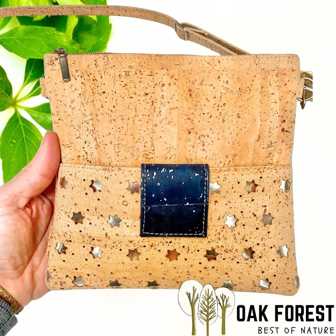 sac en liège - sac bandoulière en liège - sac femme - sac a main femme - sac vegan - sac végétal sac végétarien - sac cuir végétal - sac Portugal sac pas cher - sac tendance - sac en liège France - sac vegan femme - sac léger et pratique - sac naturel - sac artisanal - manga - sac manga - sac camel - petit sac pratique - sac fille - idée cadeau vegan