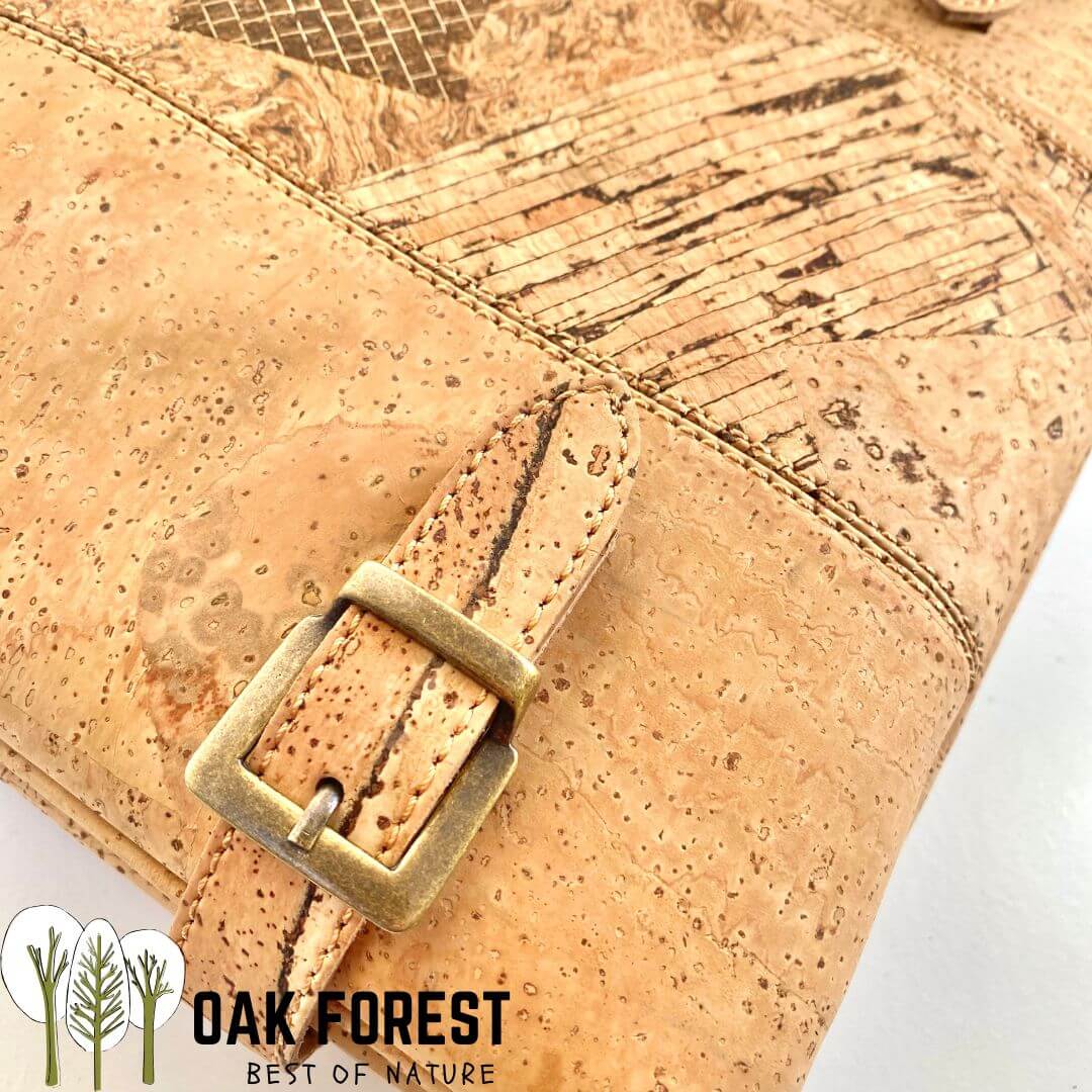 sac en liège - sac en liege - sac bandoulière en liège - sac bandouliere en liege - sac à main liège - sac bandoulière femme - sac origami - sac original - sac vegan - sac cuir végétal - sac bandoulière pas cher - sac bandoulière petit prix- sac naturel - petit sac fille - sac pratique - sac géométrique-sac à main en liège portugal - mode éthique - liège durable - liège écologique - artisanat durable - portugal - arbre de vie - sac naturel femme - idée cadeau écologique - sac vegan femme