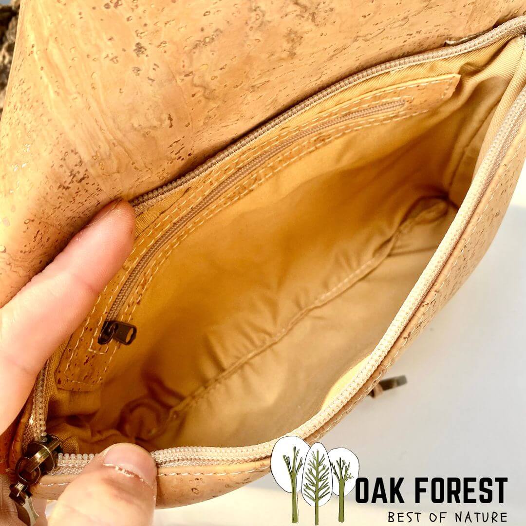 Sac Argola en liège naturel avec rabat en liège marbré multicolore et fermeture à anneau, intérieur du sac