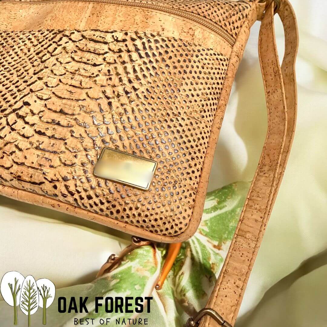 sac en liège - sac bandoulière en liège - sac femme - sac a main femme - sac vegan - sac végétal sac végétarien - sac cuir végétal - sac Portugal sac pas cher - sac tendance - sac en liège France - sac vegan femme - sac léger et pratique - sac naturel - sac artisanal - manga - sac manga - sac camel - petit sac pratique - sac fille - idée cadeau vegan