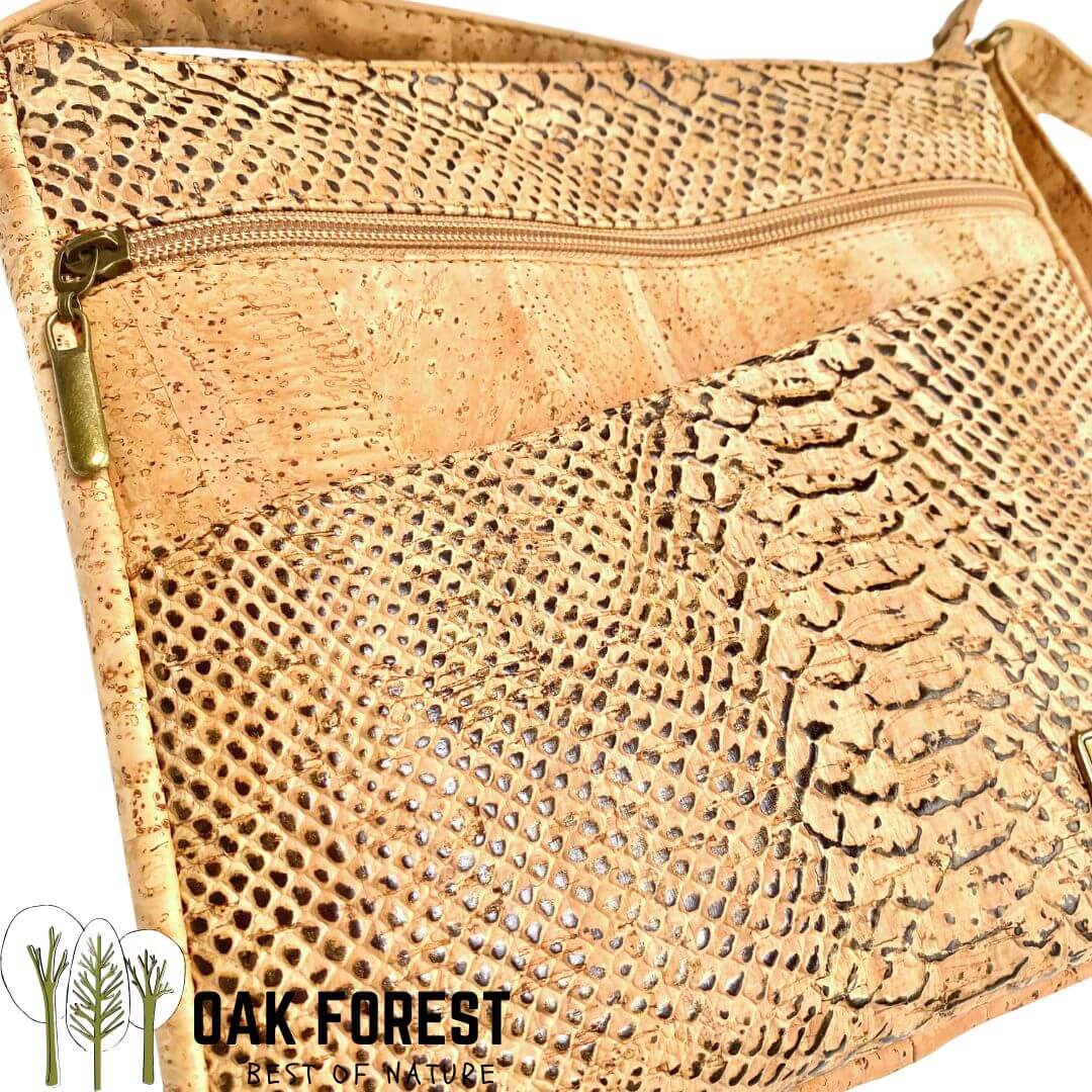 sac en liège - sac bandoulière en liège - sac femme - sac a main femme - sac vegan - sac végétal sac végétarien - sac cuir végétal - sac Portugal sac pas cher - sac tendance - sac en liège France - sac vegan femme - sac léger et pratique - sac naturel - sac artisanal - manga - sac manga - sac camel - petit sac pratique - sac fille - idée cadeau vegan