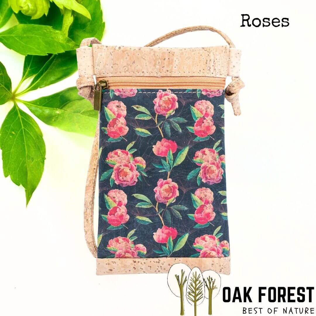 pochette vegan en liege - sac bandouliere liege - sac femme vegan - sac bandoulière en liège - sac liege portugal - pochette légère en liege - pochette cuir végétal - sac bandouliere femme vegan - petit sac léger - petit sac végétal - cuir vegan - pochette en liège - sac en liege léger - pochette fillette été - pochettes colorées été fille - sac femme vegan - sac caramel