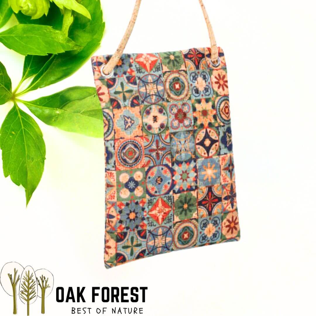 pochette vegan en liege - sac bandouliere liege - sac femme vegan - sac bandoulière en liège - sac liege portugal - pochette légère en liege - pochette cuir végétal - sac bandouliere femme vegan - petit sac léger - petit sac végétal - cuir vegan - pochette en liège