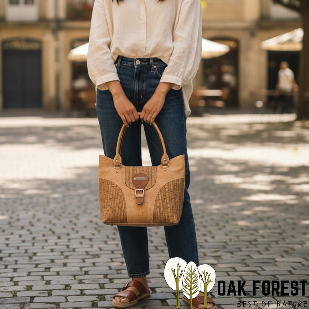 sac liege portugal - sac à main femme vegan - sac liège vegan made in france - sac made in France - sac artisanal haut de gamme - joli sac liège femme - idée cadeaux femme - sac en liege végétal - sac cuir végétal - sac liege portugal - sac femme vegan léger - sac léger femme - sac chic en liège - sac habillé en liège - sac liege original