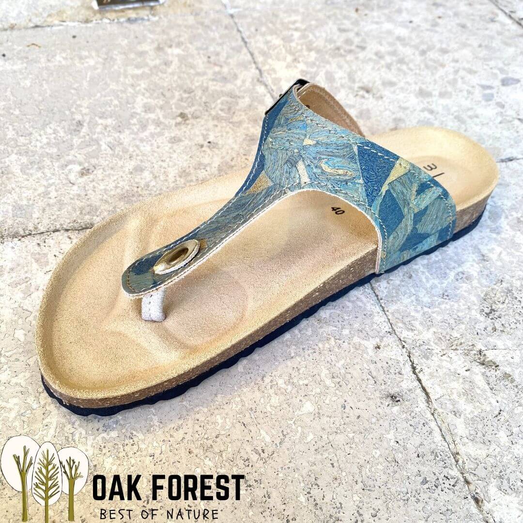 Birkenstocks Oceano en liège bleu marbré avec semelle en liège et caoutchouc — vue de trois quarts