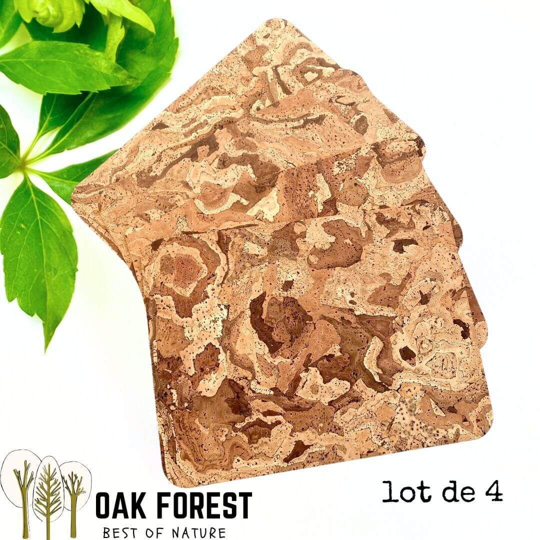 Quatre sets de table en liège naturel marbré superposés, coins arrondis