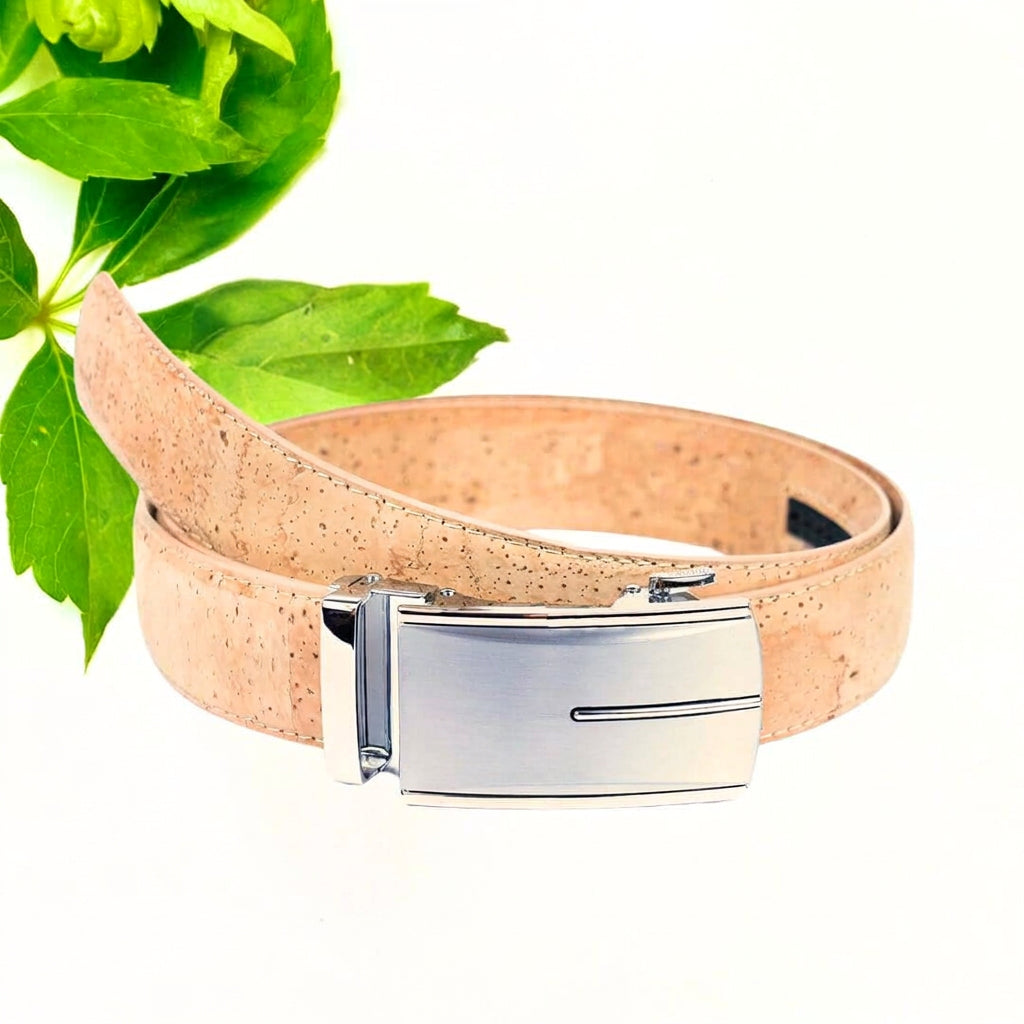 ceinture homme made in france - ceinture liege rouge - ceinture homme cuir végétal - ceinture liège made in portugal - ceinture vegan en liège - ceinture homme pas cher - ceinture artisanale en liege - ceinture fait main femme - ceinture colorée femme - ceinture légère en liège - ceinture sans trou vegan - ceinture sans trou liege