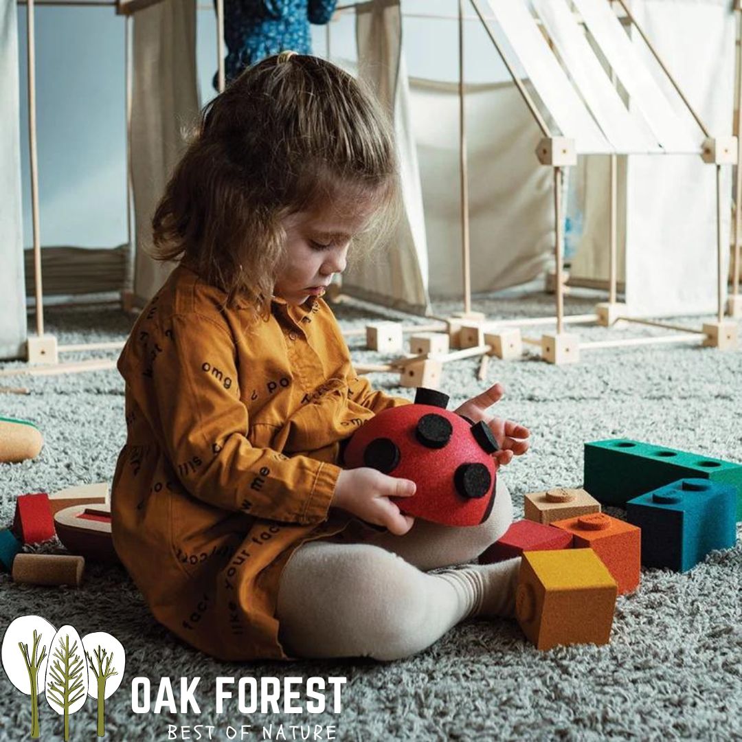 jouet en liege - jouet bois - jouets bois - jouet vegan - jouet ecoresponsable - jouets eco responsable - jouet original - jouet naturel - voiture de course en liege - voiture de course en bois - jouet artisanal - jouet garçon - jouet fille - jouet écologique