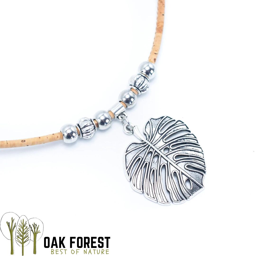 collier en liège - collier en liege - collier liège - collier liege - collier bois- Mandala- collier fantaisie - collier pas cher - idée cadeau noël - idée cadeaux Noel - pendentif - collier coeur - collier vegan - collier femme vegan - collier femme palmier - collier femme feuille portugal