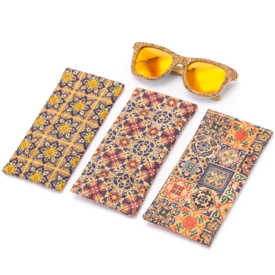 étui à lunettes en liège - étui en liège - pochette en liège - boite à lunette en liège - protège lunettes en liège - boite à lunette vegan - étui à lunettes vegan - protection lunettes de soleil en liège - range lunettes de vue - range lunettes de soleil - ranger ses lunettes - étui en lunette original - étui a lunette végétal
