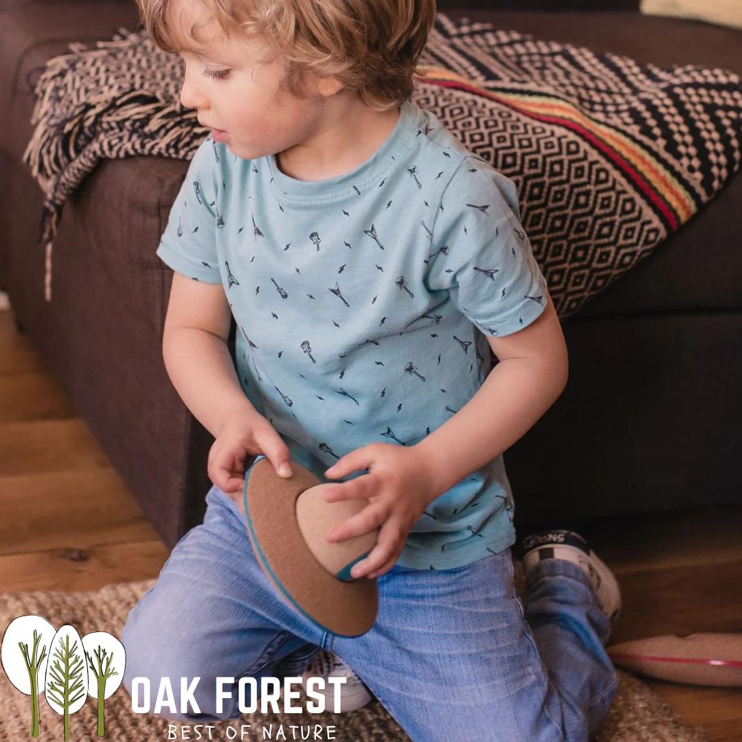 jouet en liege - jouet bois - jouets bois - jouet vegan - jouet ecoresponsable - jouets eco responsable - jouet original - jouet naturel - voiture de course en liege - voiture de course en bois - jouet artisanal - jouet garçon - jouet fille - jouet écologique - soucoupe volante enfant - espace - planètes - extra terrestre - vaisseau spatial