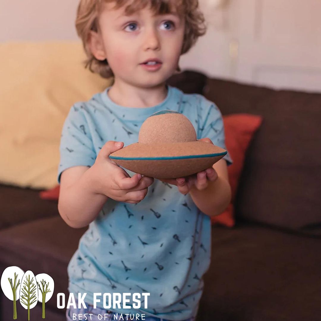 jouet en liege - jouet bois - jouets bois - jouet vegan - jouet ecoresponsable - jouets eco responsable - jouet original - jouet naturel - voiture de course en liege - voiture de course en bois - jouet artisanal - jouet garçon - jouet fille - jouet écologique - soucoupe volante enfant - espace - planètes - extra terrestre - vaisseau spatial