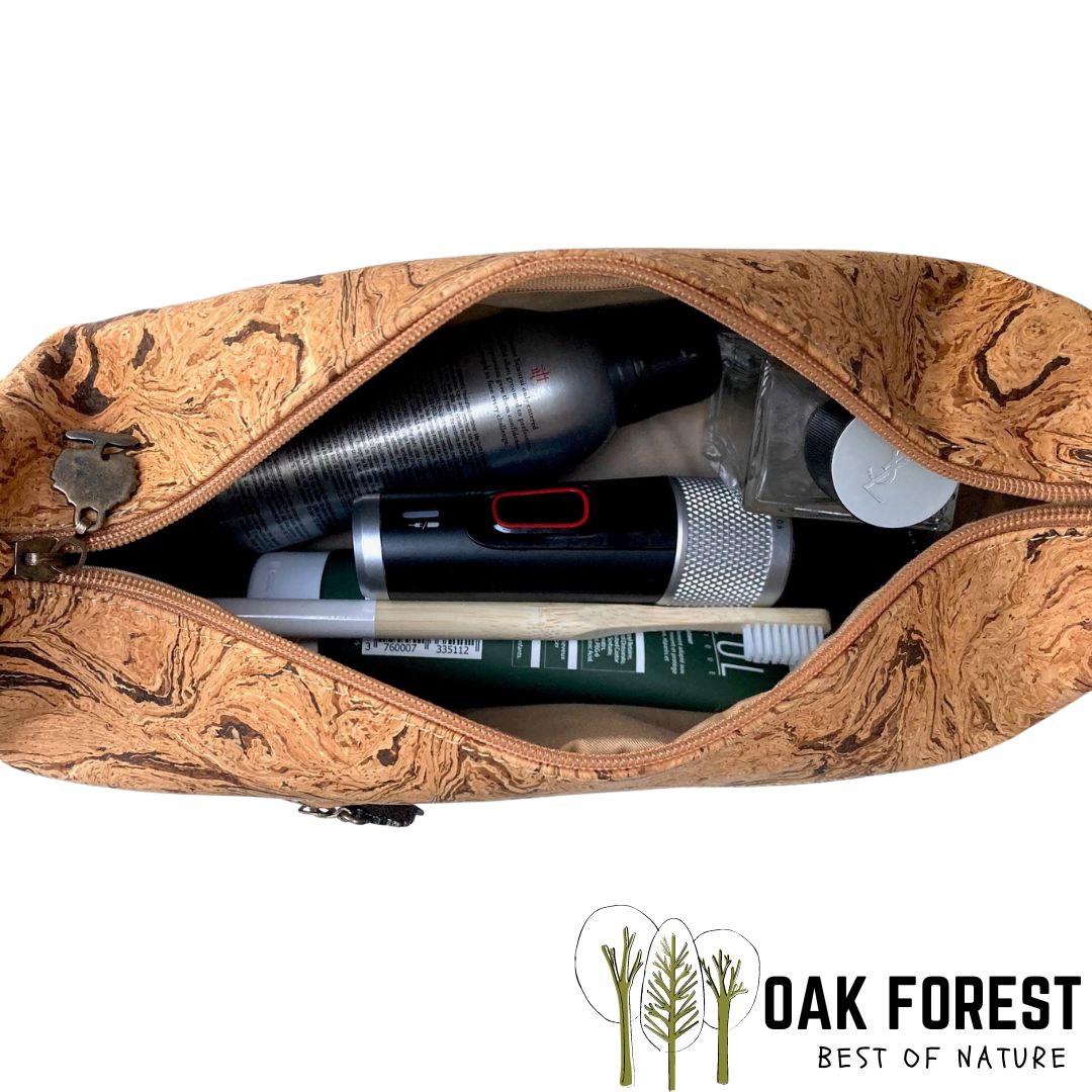 trousse de toilette homme vegan - trousse de toilette liege portugal - trousse de toilette femme vegan - trousse de toilettes vegan - trousse de voyage homme - trousse de voyage femme vegan - trousse de toilette montado - trousse de toilette légère - pochette de voyage en liege - trousse liege - trousse maquillage vegan- trousse maquillage femme liege - trousse maquillage liège - trousse de rangement liège