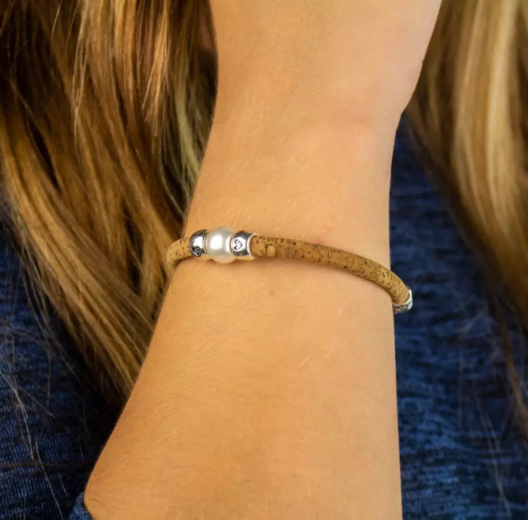 bracelet perle liege vegan - bracelet vegan - made in france - made in portugal - bracelet épuré - bracelet chic naturel