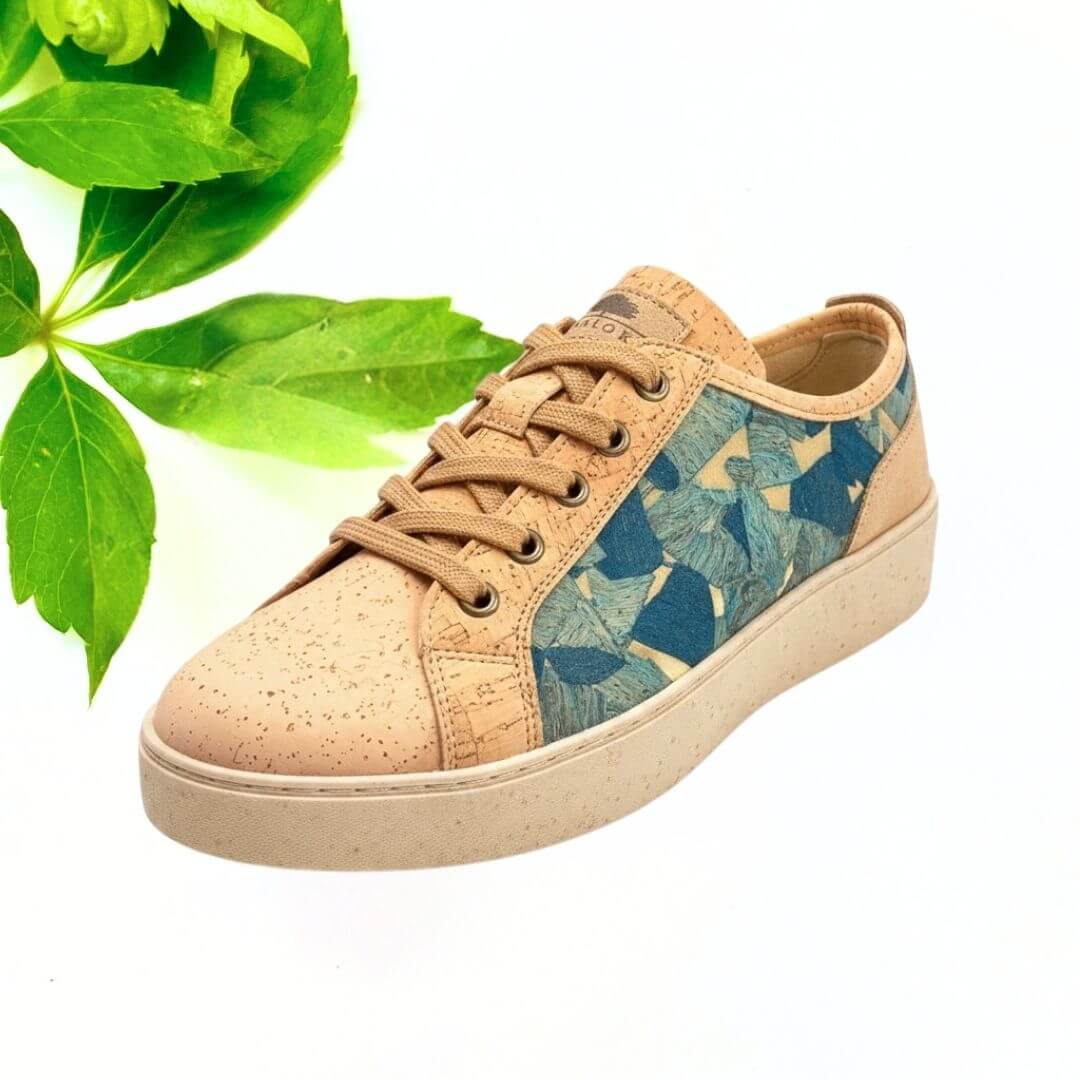 Basket vegan en liège Vitral vue de trois-quarts avec lacets beige et œillets bronze