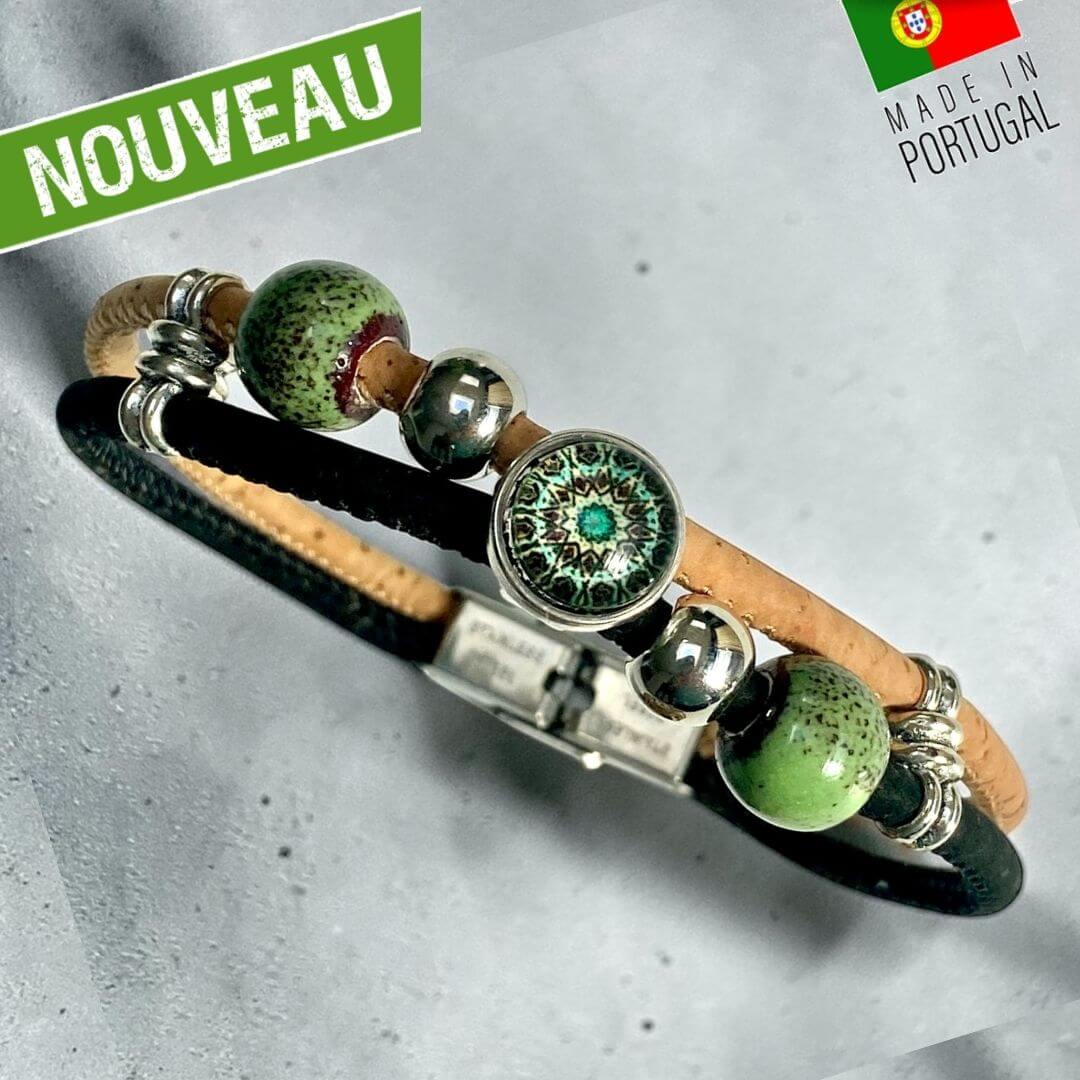 Bracelet Amazonia double cordon liège naturel et noir, cabochon mandala vert et perles céramique mouchetée