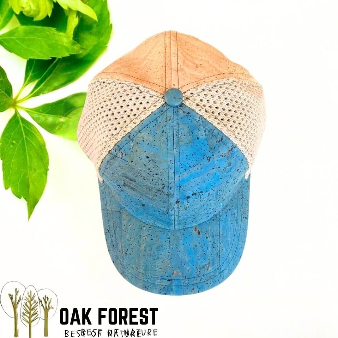 Casquette Azur en liège bleu et naturel vue de dessus, panneaux filet et bouton calotte