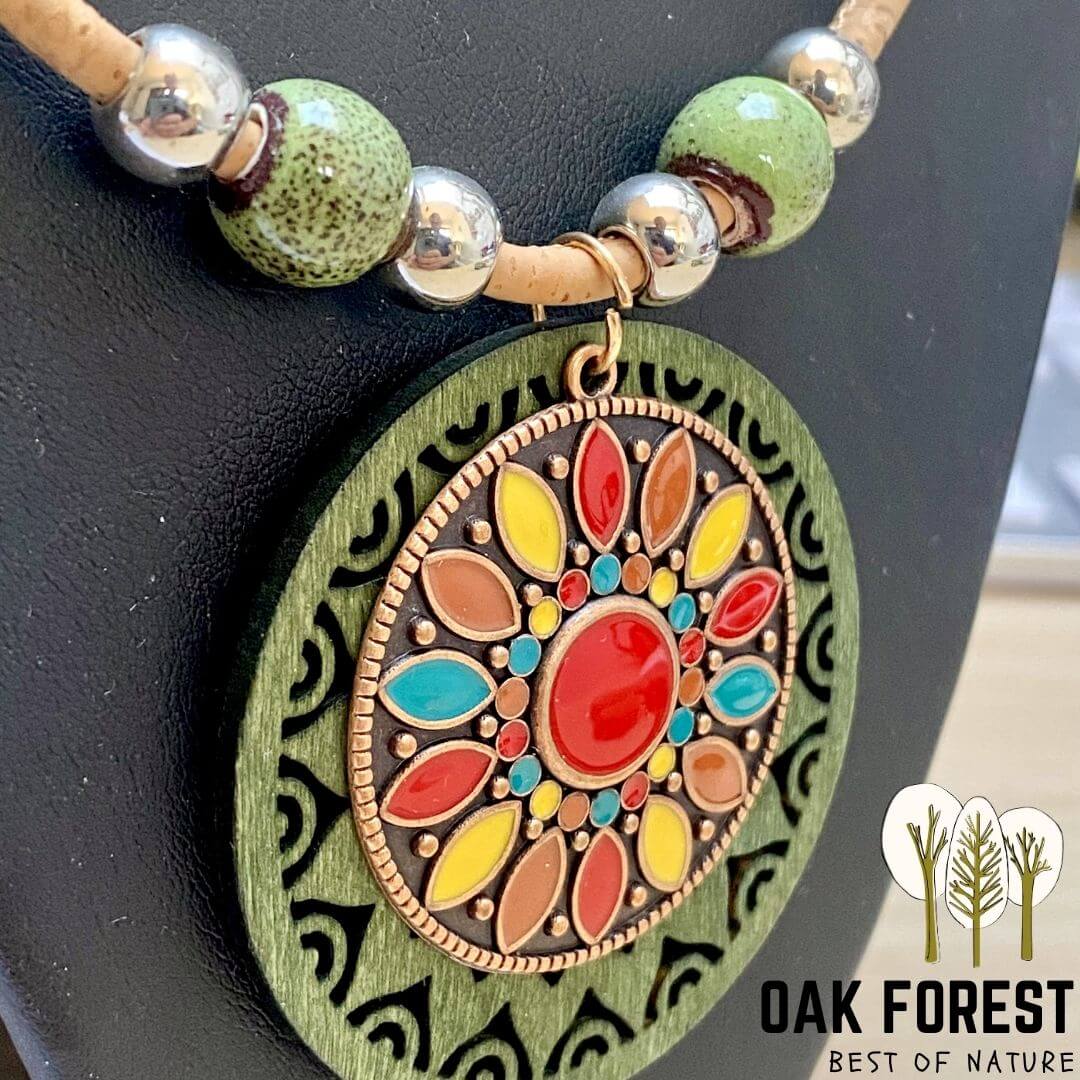 collier-femme-liege-naturel-pendentif-bois-mandala-portugal