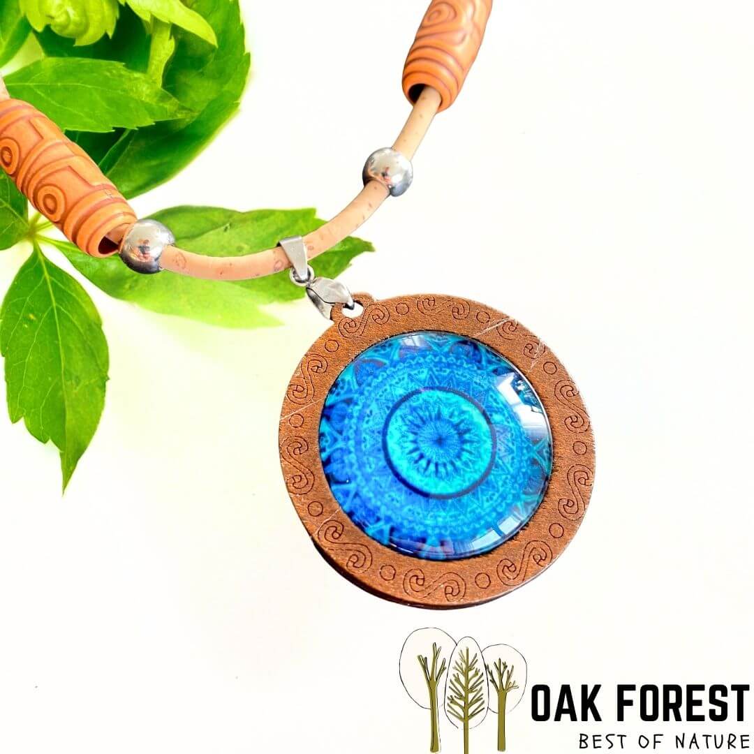 collier en liège - collier en liege - collier liège - collier liege - collier bois- Mandala- collier fantaisie - collier pas cher - idée cadeau noël - idée cadeaux Noel - pendentif - collier coeur - collier vegan - collier femme vegan - collier femme palmier - collier femme feuille portugal - collier bleu femme - collier soleil femme - collier turquoise femme