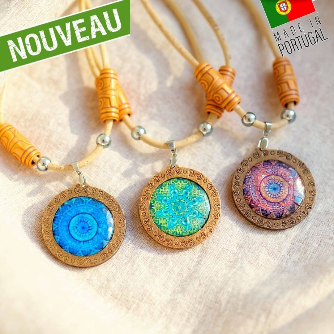 collier en liège - collier en liege - collier liège - collier liege - collier bois- Mandala- collier fantaisie - collier pas cher - idée cadeau noël - idée cadeaux Noel - pendentif - collier coeur - collier vegan - collier femme vegan - collier femme palmier - collier femme feuille portugal - collier bleu femme - collier soleil femme - collier turquoise femme