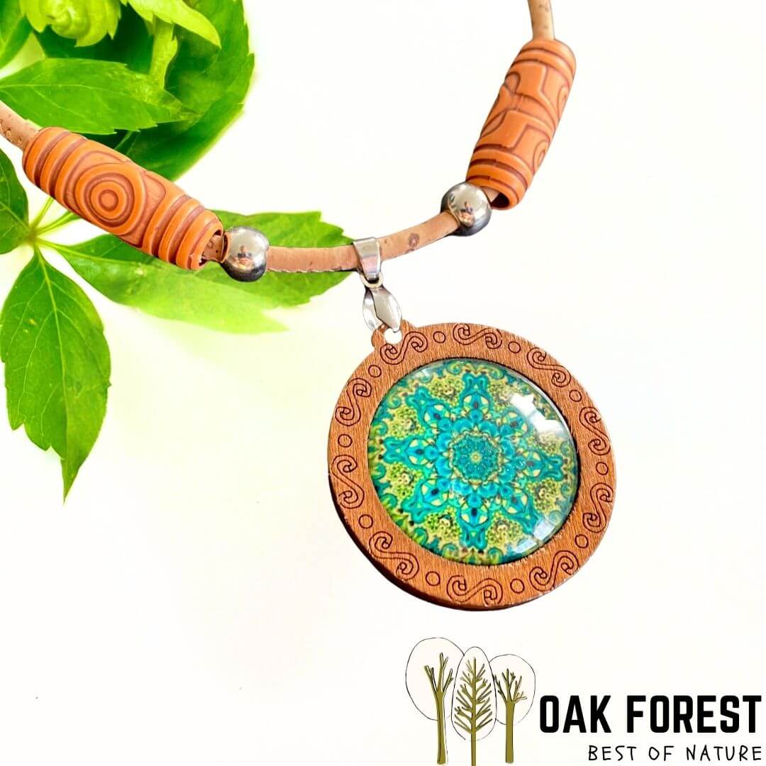 collier en liège - collier en liege - collier liège - collier liege - collier bois- Mandala- collier fantaisie - collier pas cher - idée cadeau noël - idée cadeaux Noel - pendentif - collier coeur - collier vegan - collier femme vegan - collier femme palmier - collier femme feuille portugal - collier bleu femme - collier soleil femme - collier turquoise femme