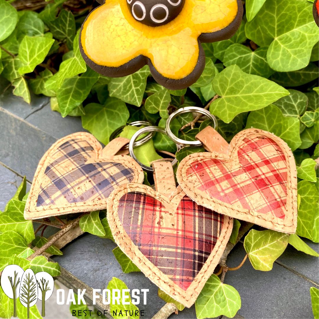 porte clé coeur liege - porte clé liège - fête des mères - fêtes des grands-mères - motif kelsch alsacien - coeur rouge - idée cadeau maman - saint Valentin idée cadeau - coeur en liège portugal - porte clé original - preuve d'amour - porte clé amour
