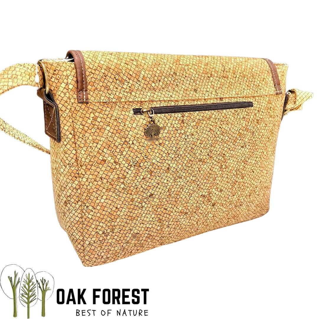 sac cartable homme vegan - sac bandouliere homme vegan liège - sac liège vegan - cartable vegan en liège Portugal - sac léger en liège - sac cuir végétal femme - cartable femme vegan - besace en liege vegan - besace homme camel - sac camel en liege vegan - sac made in France - sac homme made in France - sac Montado - sac liege Montado - Montado