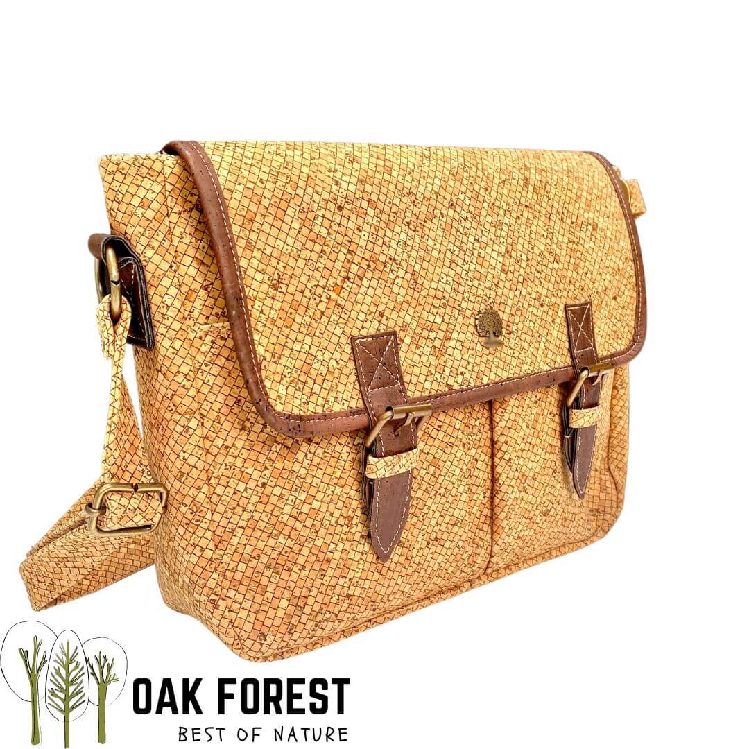 sac cartable homme vegan - sac bandouliere homme vegan liège - sac liège vegan - cartable vegan en liège Portugal - sac léger en liège - sac cuir végétal femme - cartable femme vegan - besace en liege vegan - besace homme camel - sac camel en liege vegan - sac made in France - sac homme made in France - sac Montado - sac liege Montado - Montado